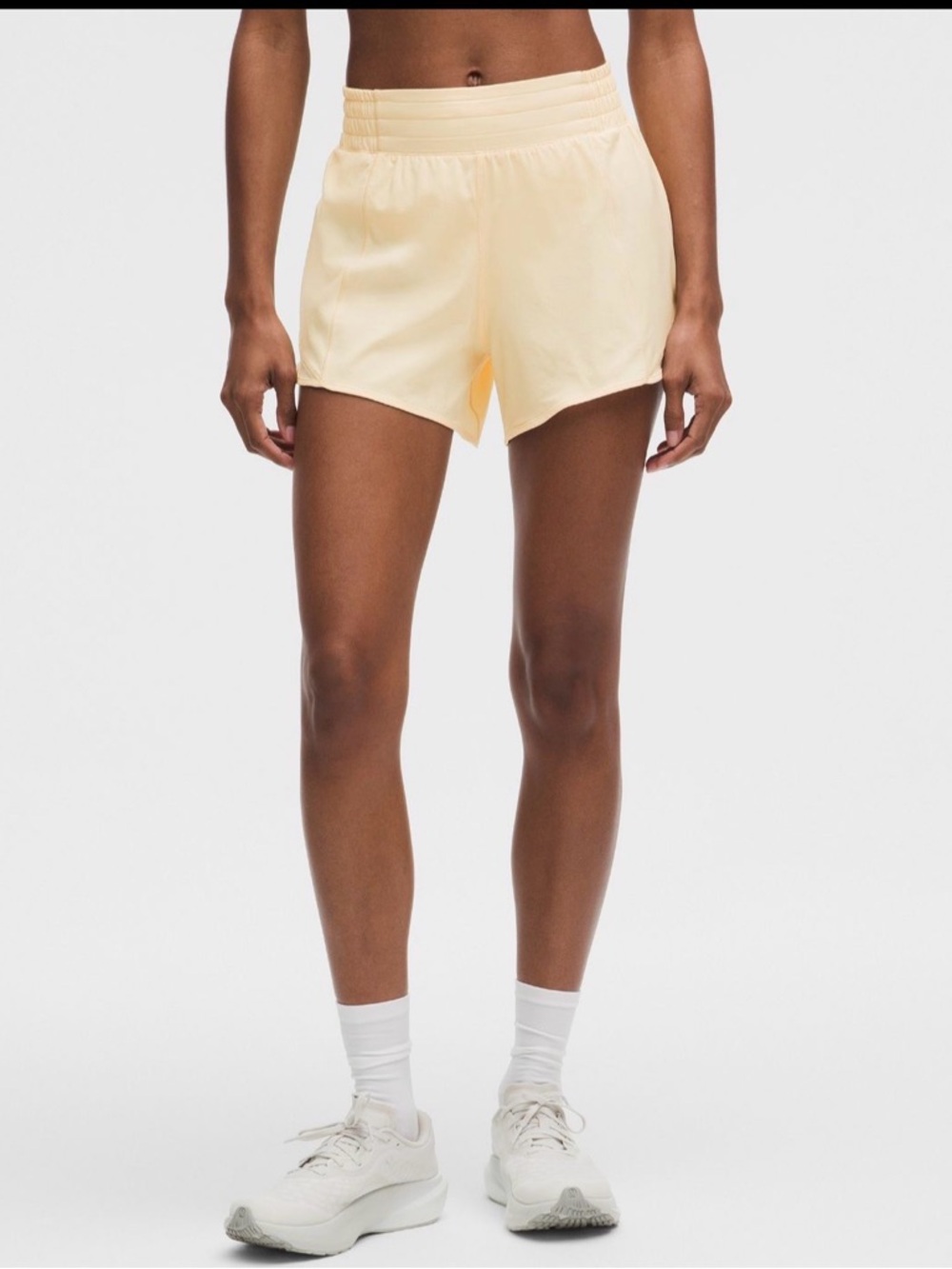 LULULEMON HOTTY HOT HIGH RISE SHORT 4" BUTTER CREAM Sz 8 NEW